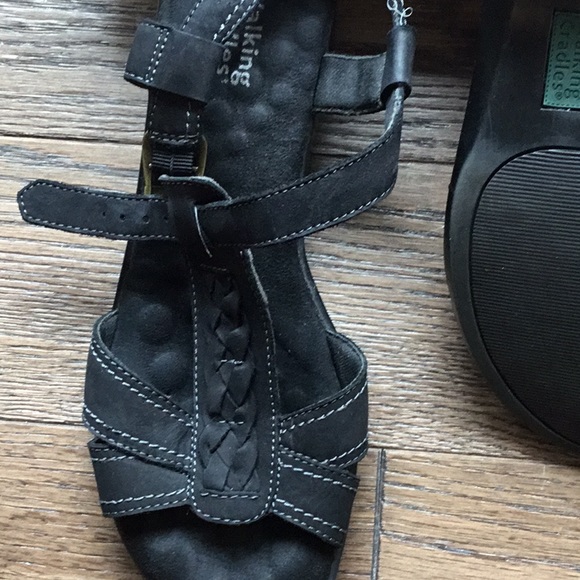 Walking cradles size 8 wide black Sandals - Picture 3 of 4
